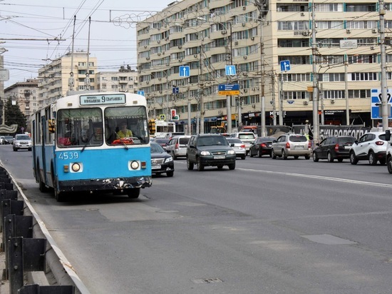 В Волгограде на ходу задымился троллейбус №8