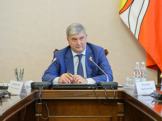 Воронежский губернатор вернулся к вопросу жилья для сирот