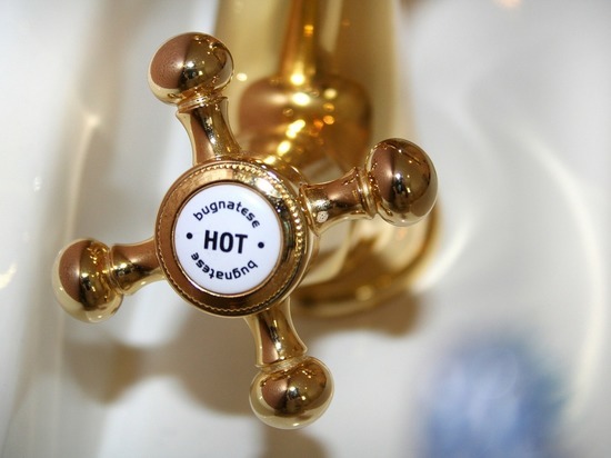 До 6 июля в Петербурге не планируют отключать горячую воду