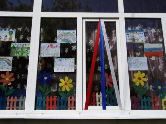 В Иванове дети участвуют в акции «Окна России»