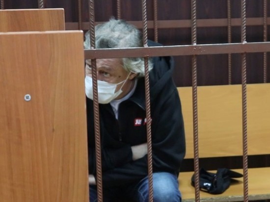 Михаил Ефремов отправлен под домашний арест