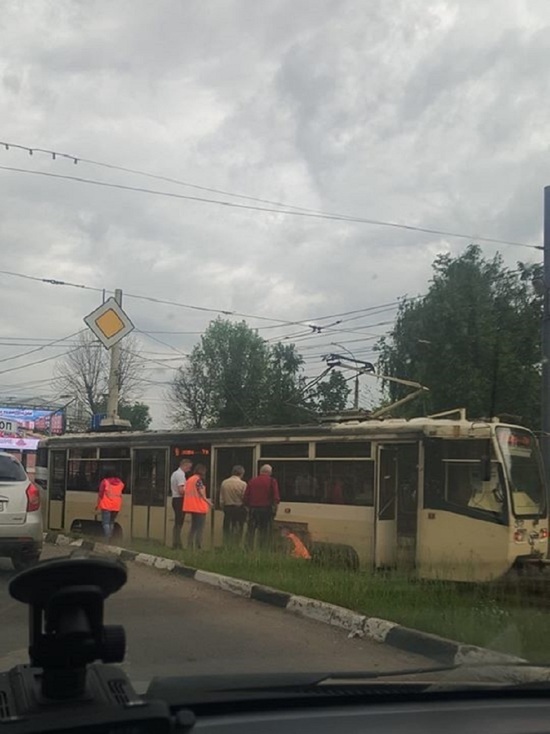  В Ярославле трамвай сошел с рельс