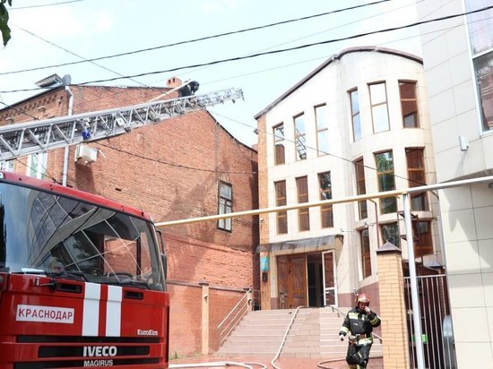 Пожар в доме в центре Краснодара полностью потушен