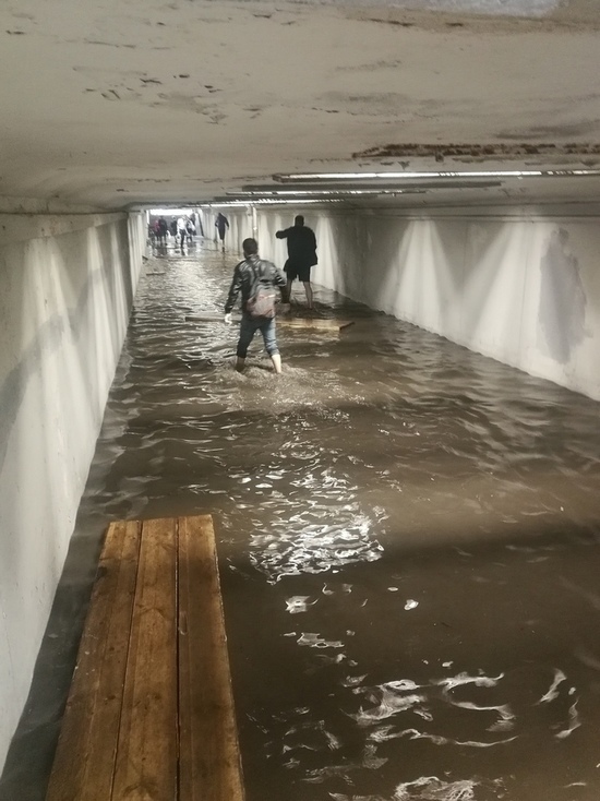 Система канализации Петербурга захлебнулась ливнем: самые пострадавшие районы