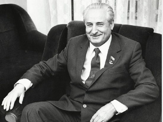 Память о легендарном главе Смоленщины увековечена