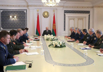 Президент Белоруссии Александр Лукашенко назвал "пузатыми буржуями" представителей частного бизнеса, которые якобы увольняют лояльных к лидеру страны сотрудников