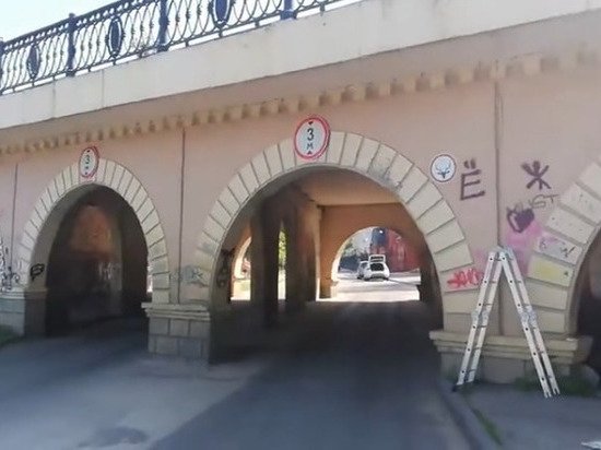 В Орле «на мосту глупости» появился знак «для оленей»