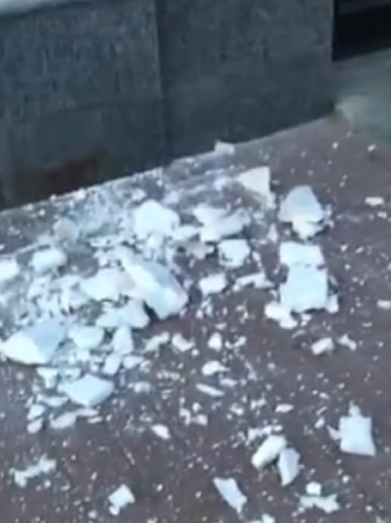В Ярославле от здания мэрии отваливаются куски штукатурки
