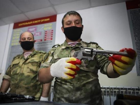 Росгвардия показала, как утилизирует изъятые на Северном Кавказе ружья