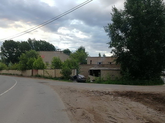 В Татарстане водитель авто влетел в железобетонное ограждение и погиб