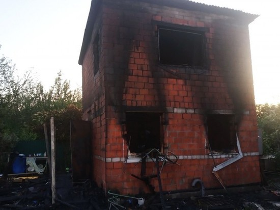 Семейная пара погибла при пожаре в дачном доме в Чебоксарах