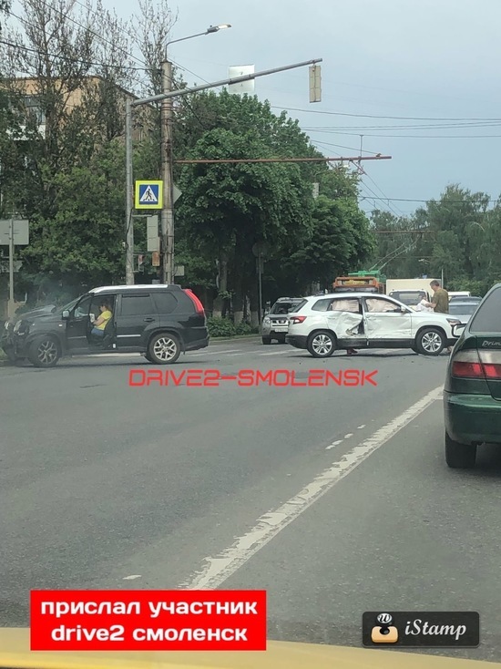 На Кирова в Смоленске перекрыто движение из-за массового ДТП