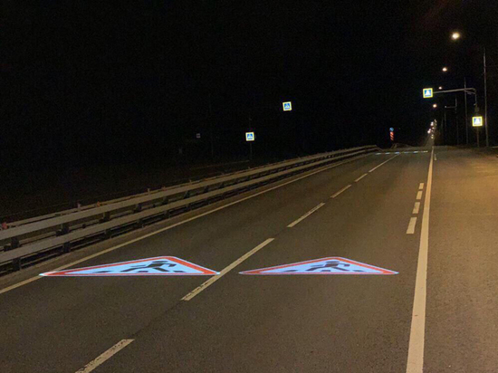При движении человека на дороге появятся светящиеся знаки
