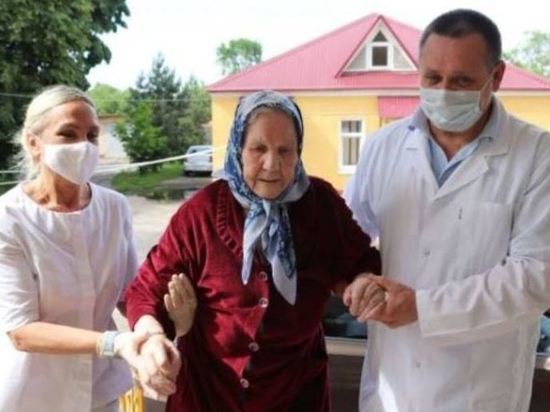 В Клинцах от коронавируса вылечили 102-летнюю долгожительницу
