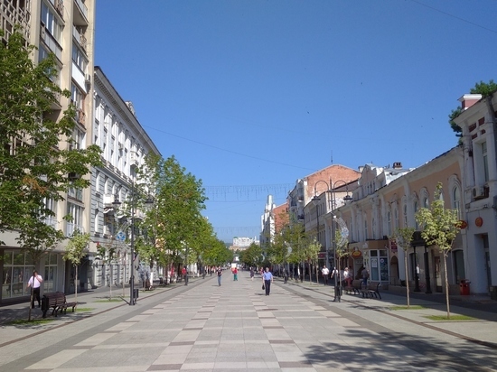 Сухая жаркая пятница ждет саратовцев