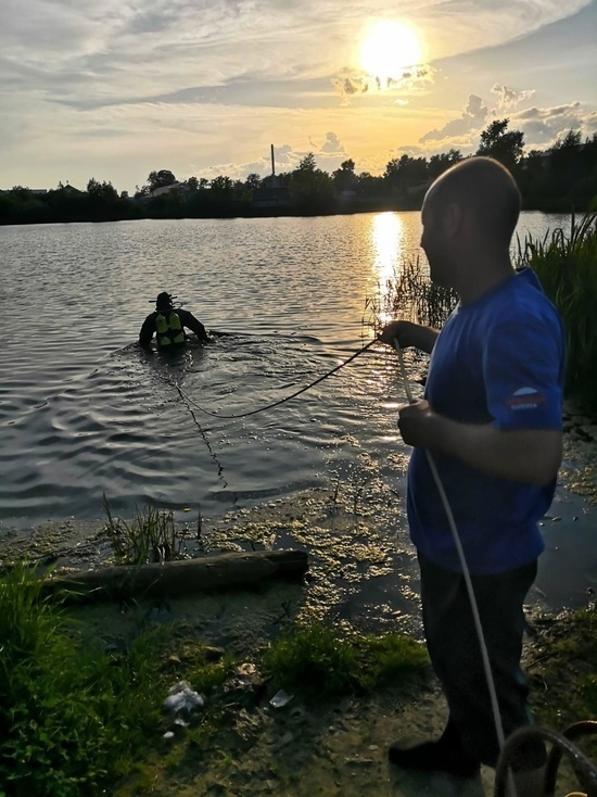 Девять сотрудников МЧС участвовали в извлечении тела утонувшего на «Козьем болоте» мужчины