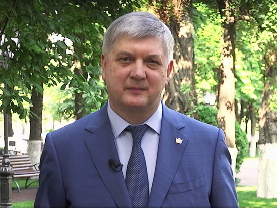 Праздничное утро в Воронеже: губернатор поздравил мэра