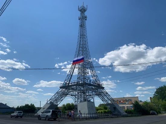 Национальные флаги украсили известные высокие точки Челябинской области