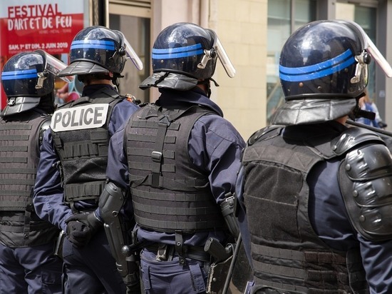 В Париже начались массовые беспорядки из-за протестов против расизма