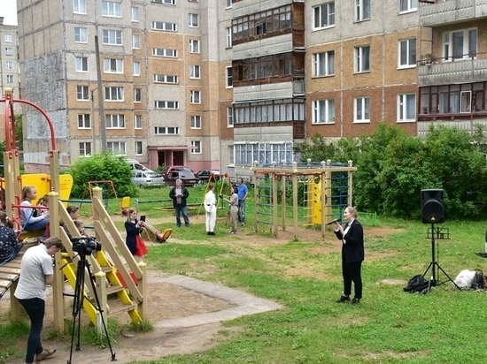 Жителей Владимира поздравили с Днем России концертами во дворах домов