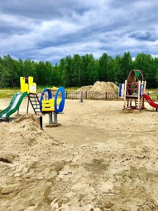 В Салехарде обновят 19 детских площадок до конца лета