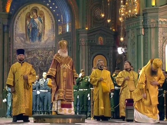 Патриарх Кирилл подарил храму Минобороны икону Петра I