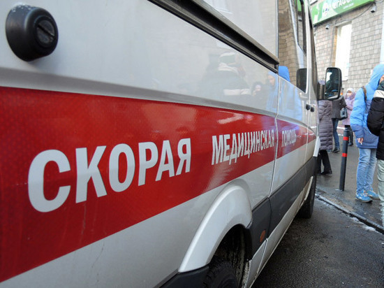 Автомобиль скорой помощи сбил девушку в Москве