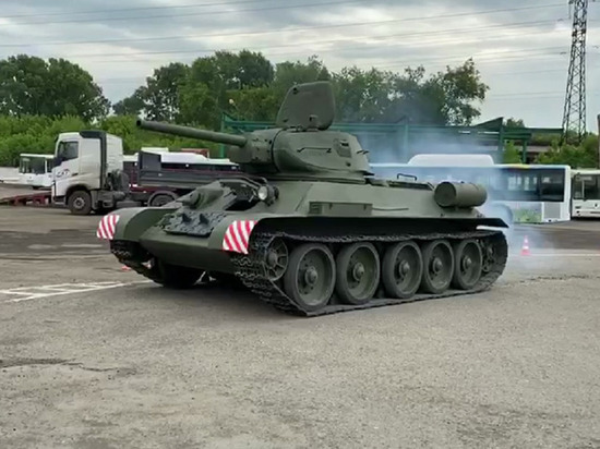 Парадный танк Т-34-76 прибыл в Кемерово