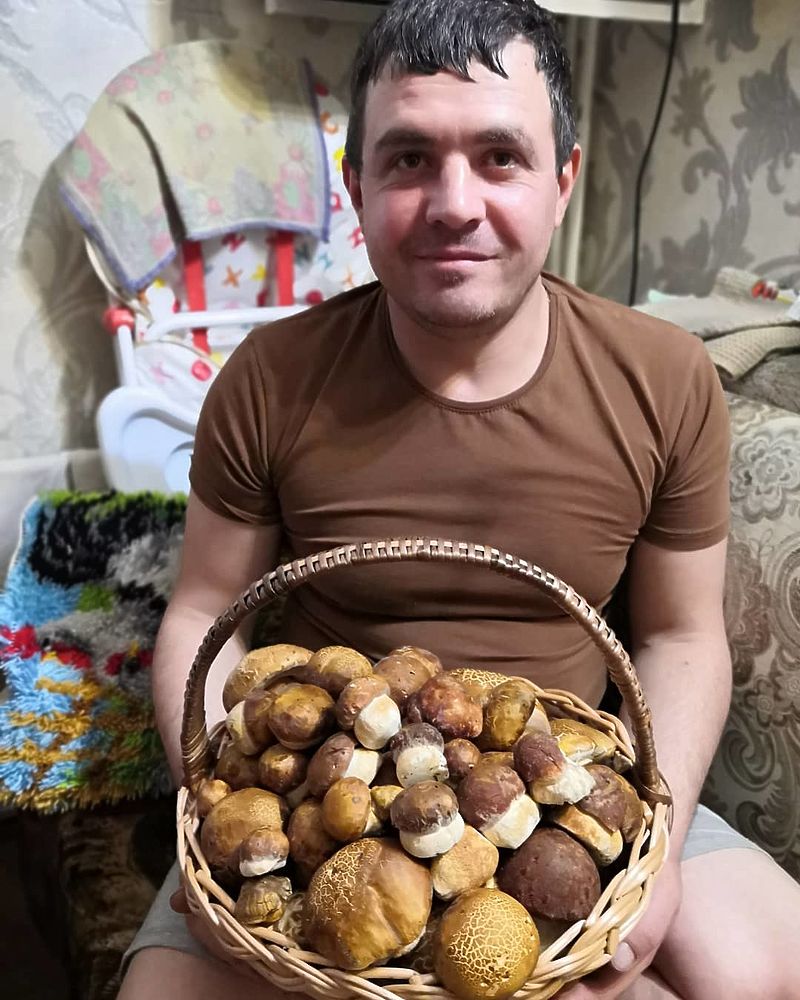 Впечатляющий урожай: жители Губкинского собрали полные корзины грибов