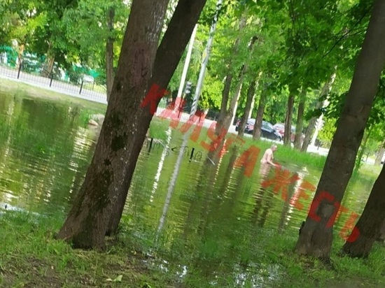 Новый сквер на Кубяке в Калуге вновь ушел под воду