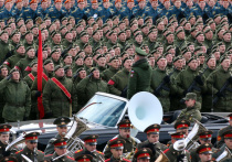 В Кремле с пониманием относятся к призыву мэра Москвы Сергея Собянина к москвичам не ходить на парад Победы и отказу некоторых регионов от проведения военного смотра из-за нестабильной эпидемиологической обстановки
