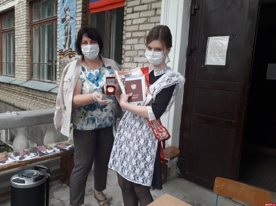 Костромские выпускники в этом году смогли получить аттестаты без экзаменов, но в масках