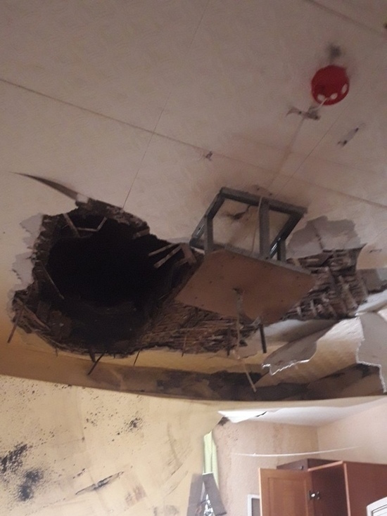 Ярославцам предлагают жить в квартире с рухнувшим потолком