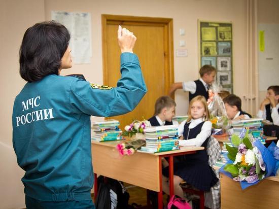 Губернатор Костромской области Сергей Ситников призвал провести среди детей летние курсы ОБЖ Губернатор Костромской области Сергей Ситников призвал провести среди детей летние курсы ОБЖ