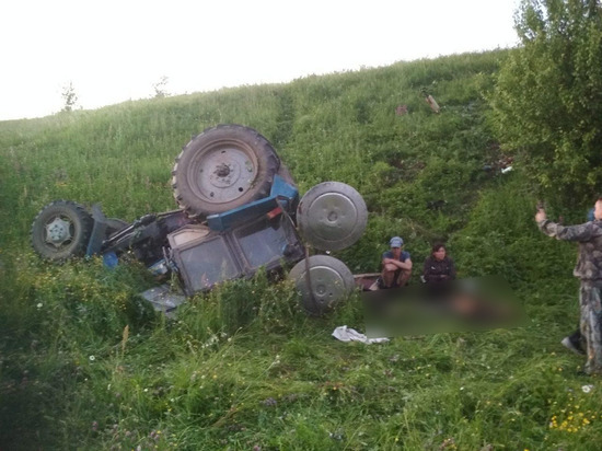 В Чувашии трактор опрокинулся в кювет, водитель погиб