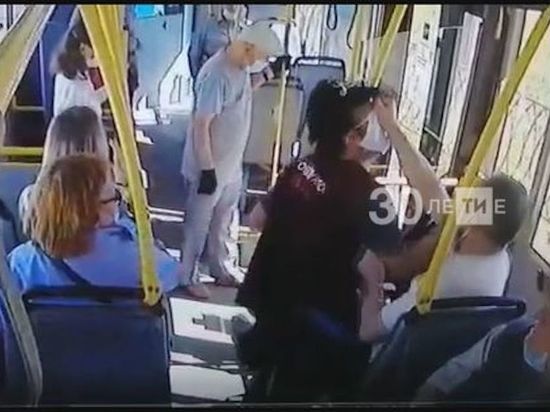 За просьбу надеть маску кондуктор автобуса в Казани получил кулаком в челюсть