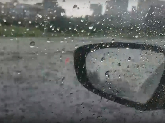 В Краснодаре из-за сильного дождя затопило дороги