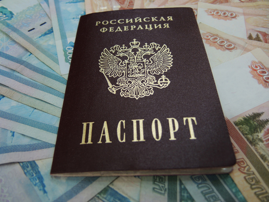«Постоянно просили деньги»: мигранты рассказали о тяготах получения российского гражданства