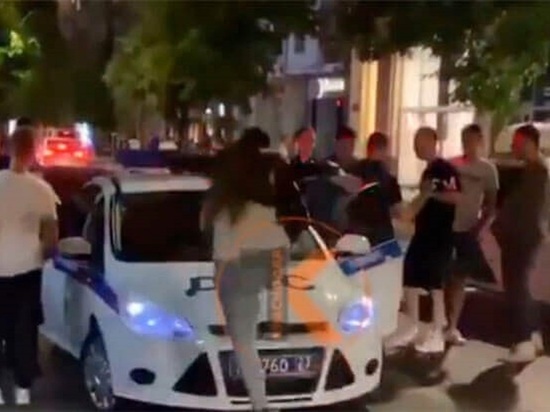 Уроженец Улан-Удэ толкнул полицейского на карантинной вечеринке в Краснодаре