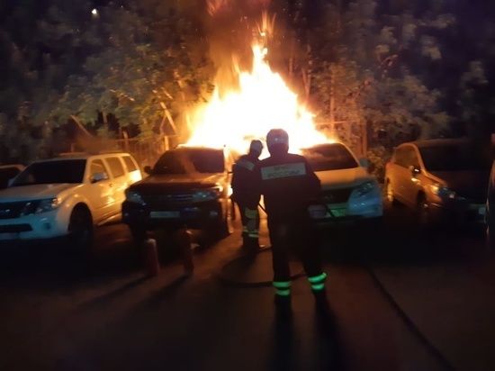 В Екатеринбурге на штрафстоянке горели Land Cruiser, Lexus RX 350 и два Nissan
