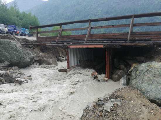 В Муйском районе Бурятии размыло мост и дорогу