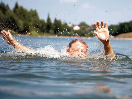 На диком пляже Курска на глазах отдыхающих утонул подросток