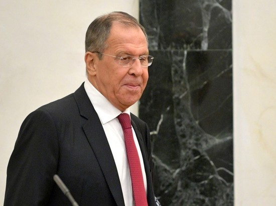 Глава МИД Сербии подарил "брату Сергею" Лаврову гитару Глава МИД Сербии подарил "брату Сергею" Лаврову гитару