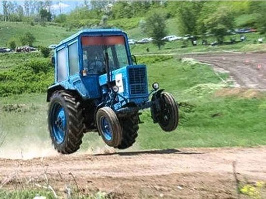 Куряне, поехавшие за водкой на тракторе, получат по 2,5 года колонии Куряне, поехавшие за водкой на тракторе, получат по 2,5 года колонии