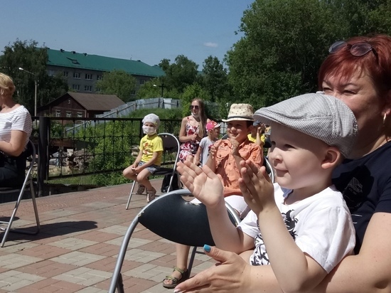 Спектакль Костромского кукольного театра под открытым небом прошел с большим успехом