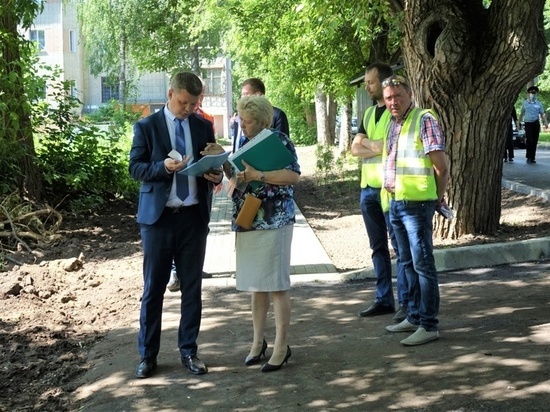 В Кирове обновили ещё три дороги В Кирове обновили ещё три дороги