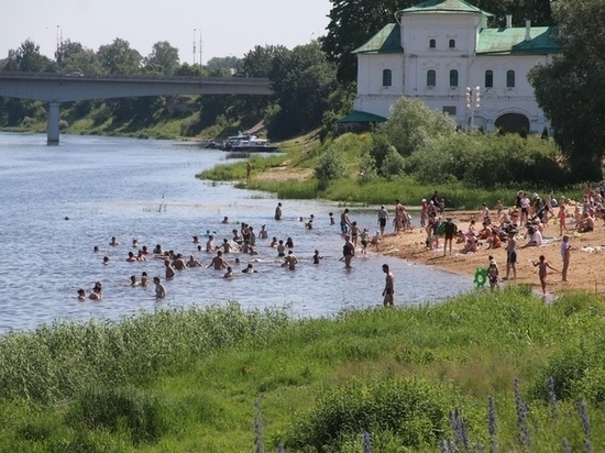 Городской пляж в Пскове официально все еще закрыт