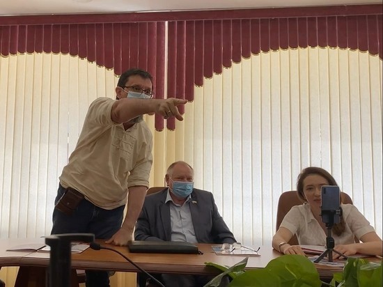 Саратовские коммунисты не отреагировали на нецензурное послание депутата Саратовские коммунисты не отреагировали на нецензурное послание депутата