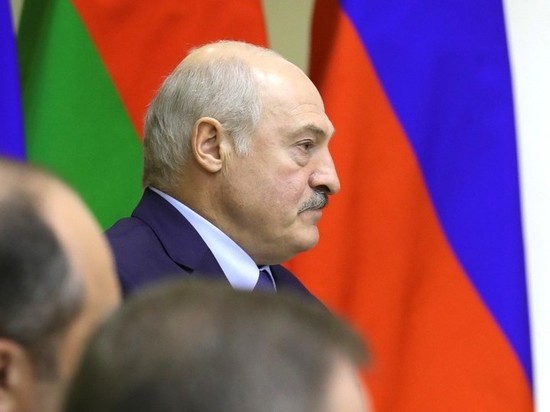 Лукашенко не прочудил бы так долго, если бы не постоянная подпитка