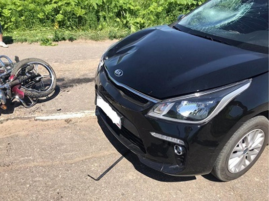 В Вяземском районе неожиданно вылетевший на втречку подросток на мопеде попал в больницу